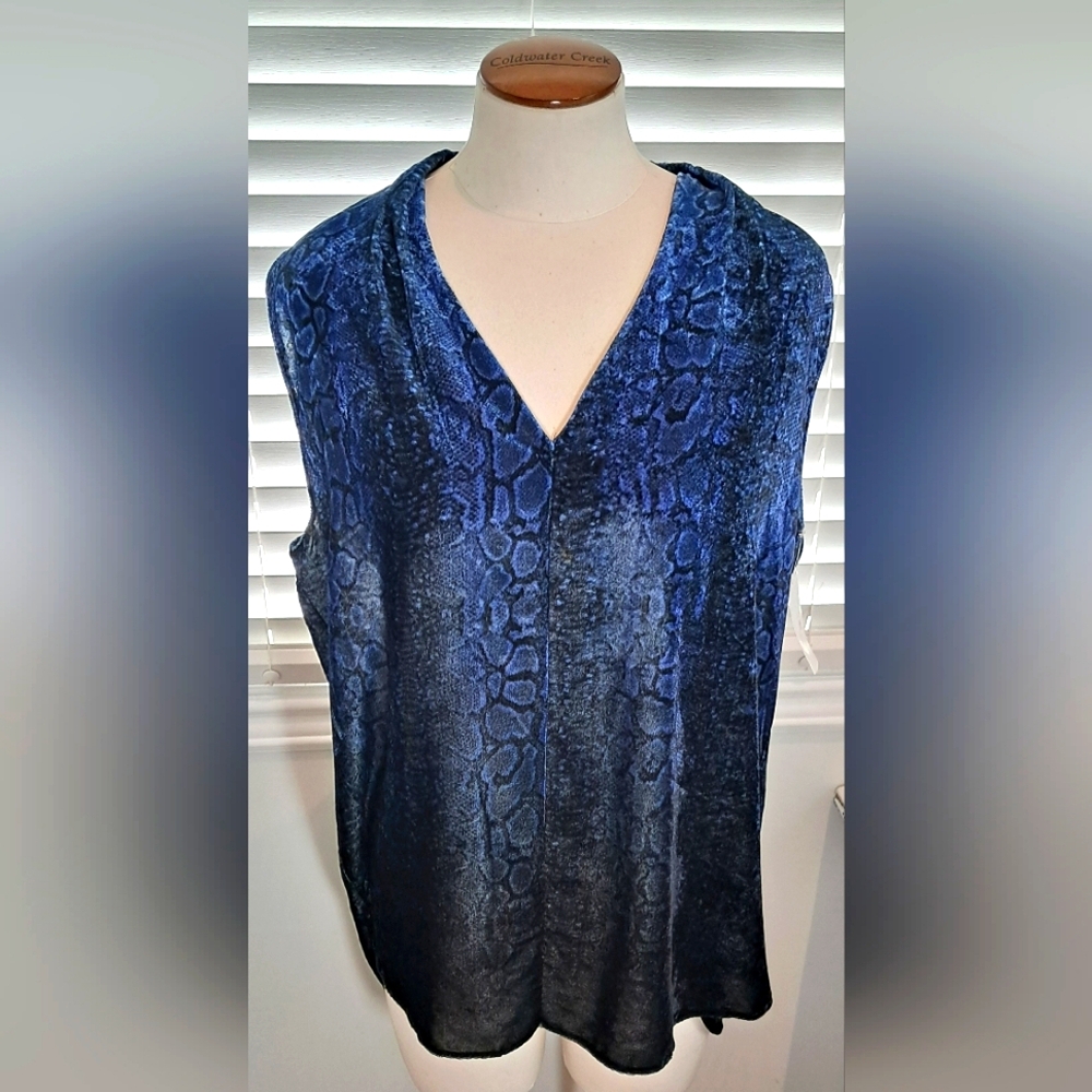 T Tahari Blue & Black Snakeskin Print Pullover Velour Top Sz L NWT
